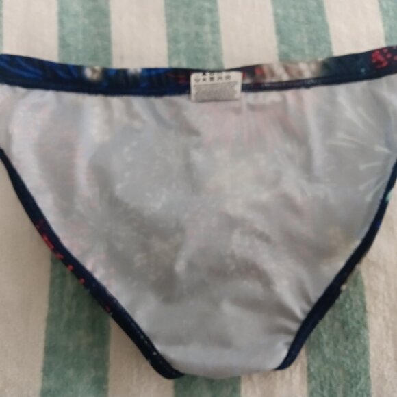 2" SIDES ARENA SWIM BRIEF, SIZE 30", FIREWORKS PATTERN - Picture 6 of 7